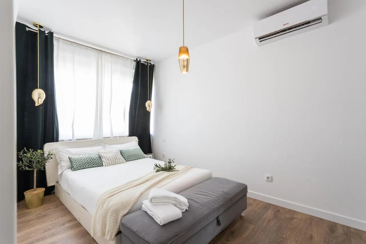 Lisbon Airport Suites 0*,