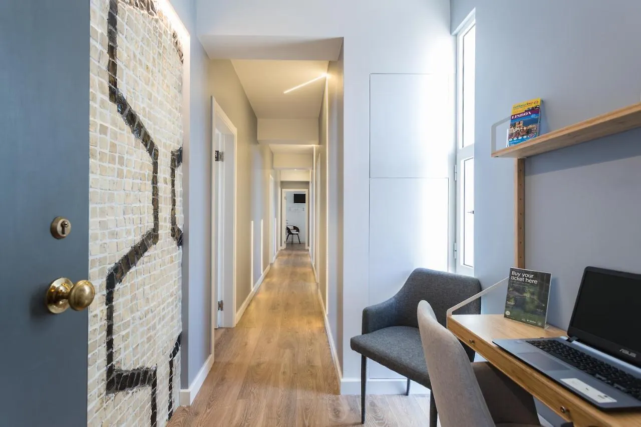 Lisbon Airport Suites 0*,